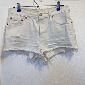White 501 levi’s jean shorts